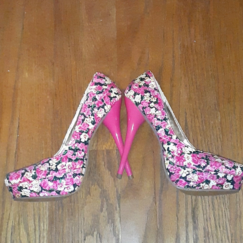 Pink floral platform pumps
